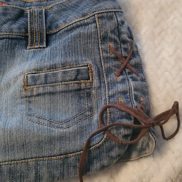 Shorts - Picture 2 of 3